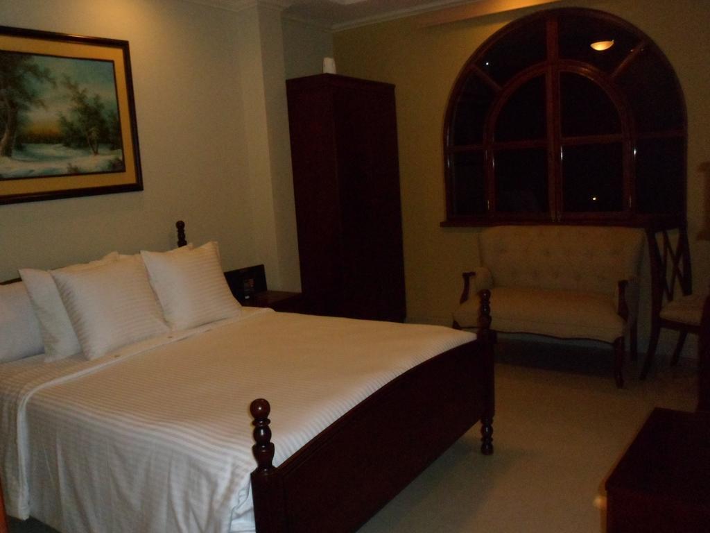 Hotel Maria Isabel Manta Habitación foto